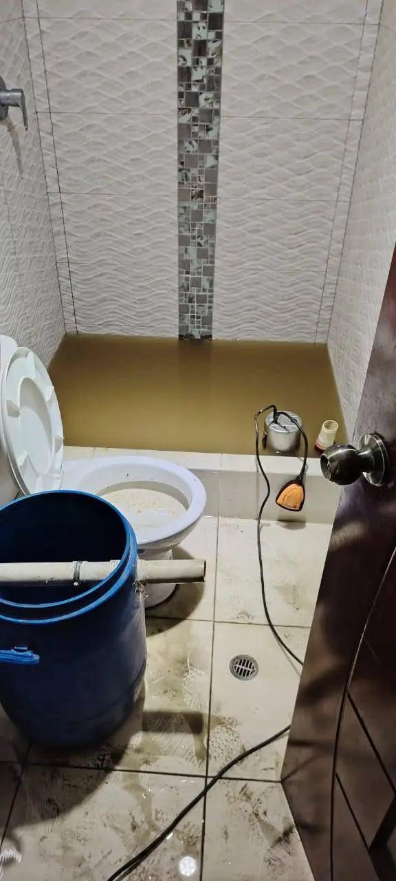 Imagen de Ducha con Drenaje Estancado