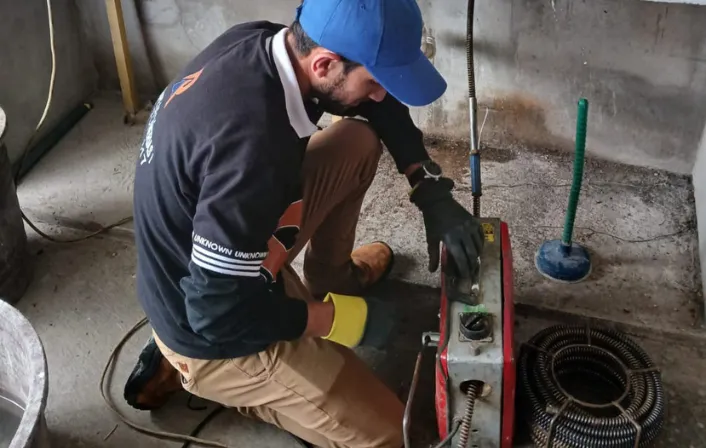 Atención profesional de plomería y destape de tuberías